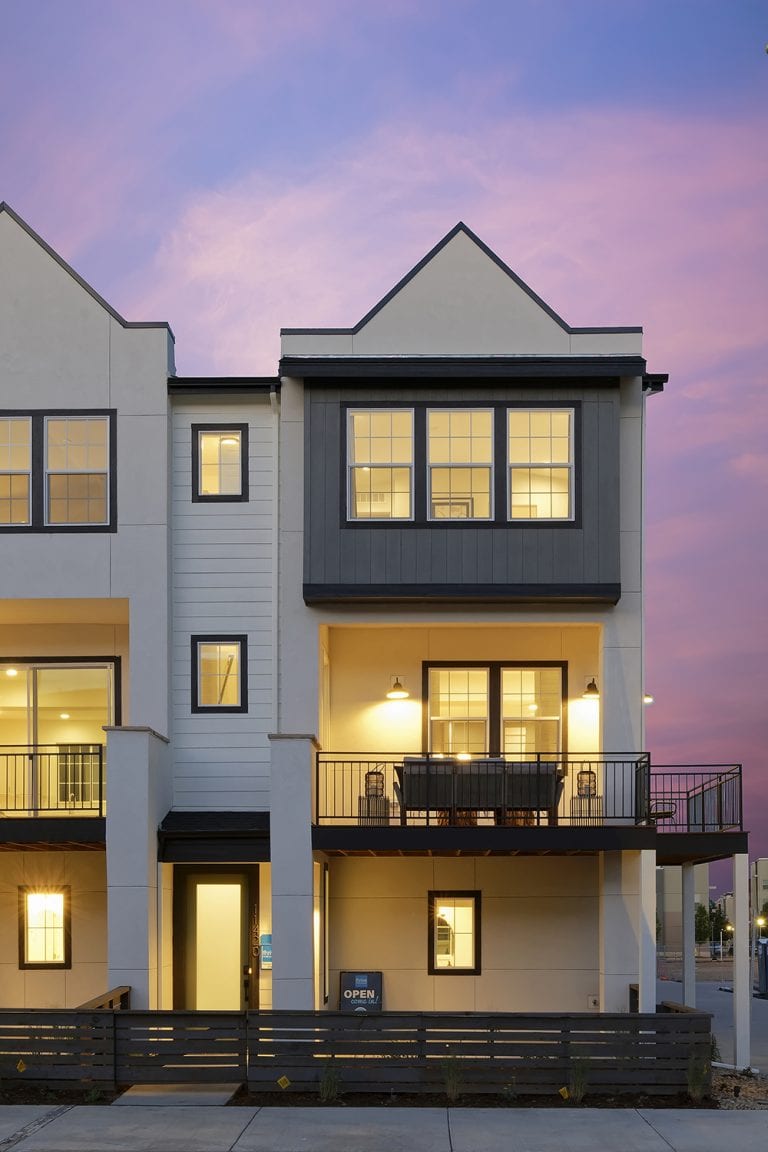 Arista Rows: Marquee Exterior