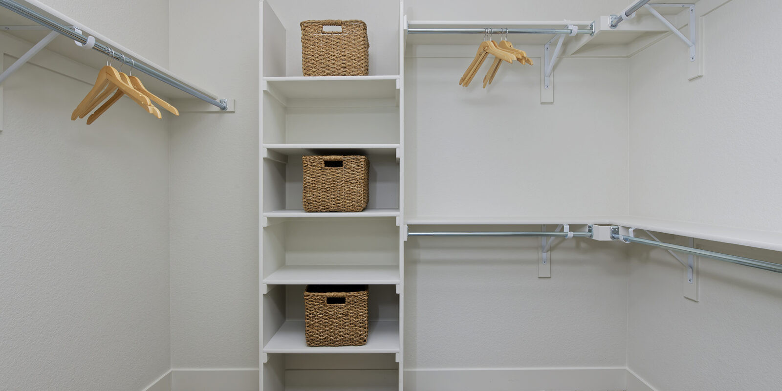 Franklin | Primary Walk-in Closet